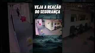 Segurança de Hospital é seguido por espírito 😱 espiritismoraiz [upl. by Ambrosi673]