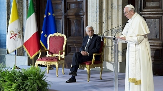 Quirinale il Presidente Mattarella e Papa Francesco intervengono al salone dei Corazzieri [upl. by Kallman]